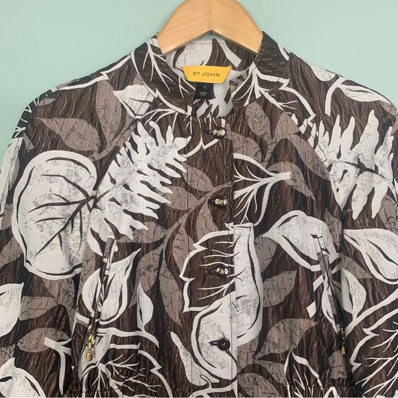 St John Leaf Print Short Sleeve Light Weight Jacket - Picture 4 of 16